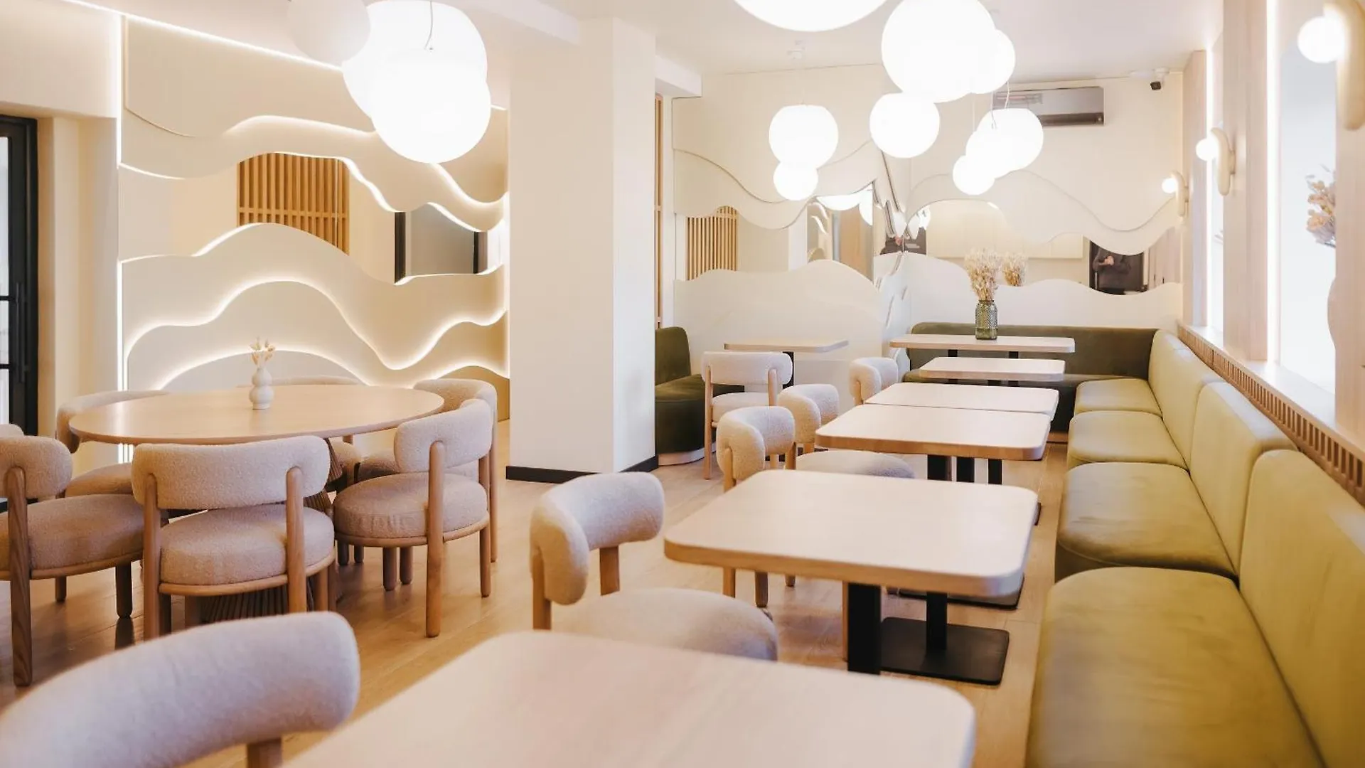Hotel Forest Retreat Center Kyiv