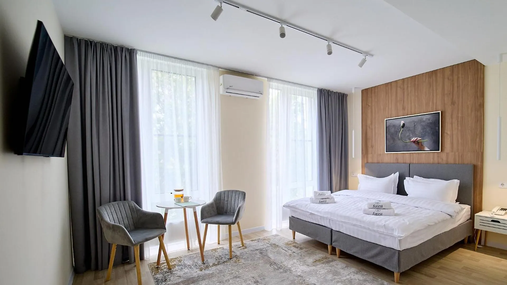 Hotel Forest Retreat Center Kyiv