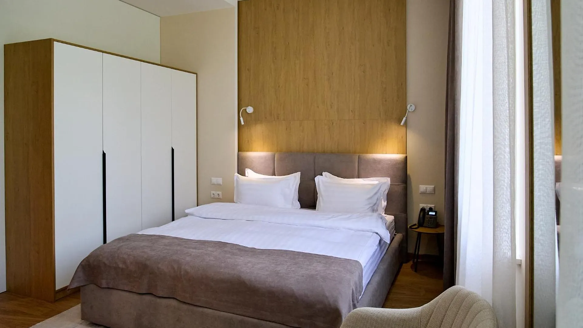 Hotel Forest Retreat Center Kiev
